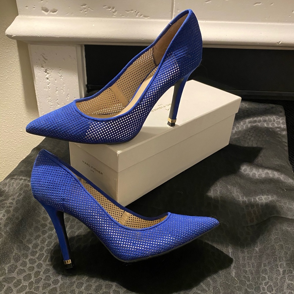 GUESS Traces Pump